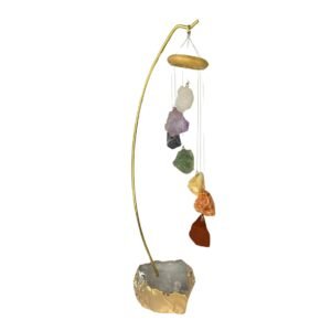 Móbile de pedra 7 chakras com base de quartzo rosa banhado a ouro