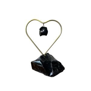 Móbile de mesa em coração com pedra obsidiana