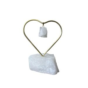 Móbile de mesa em coração com pedra quartzo branco