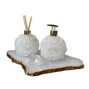 Kit Lavabo - Saboneteira, difusor em cristal, bandeja em quartzo branco com bordas banhada a ouro e borboleta em ágata